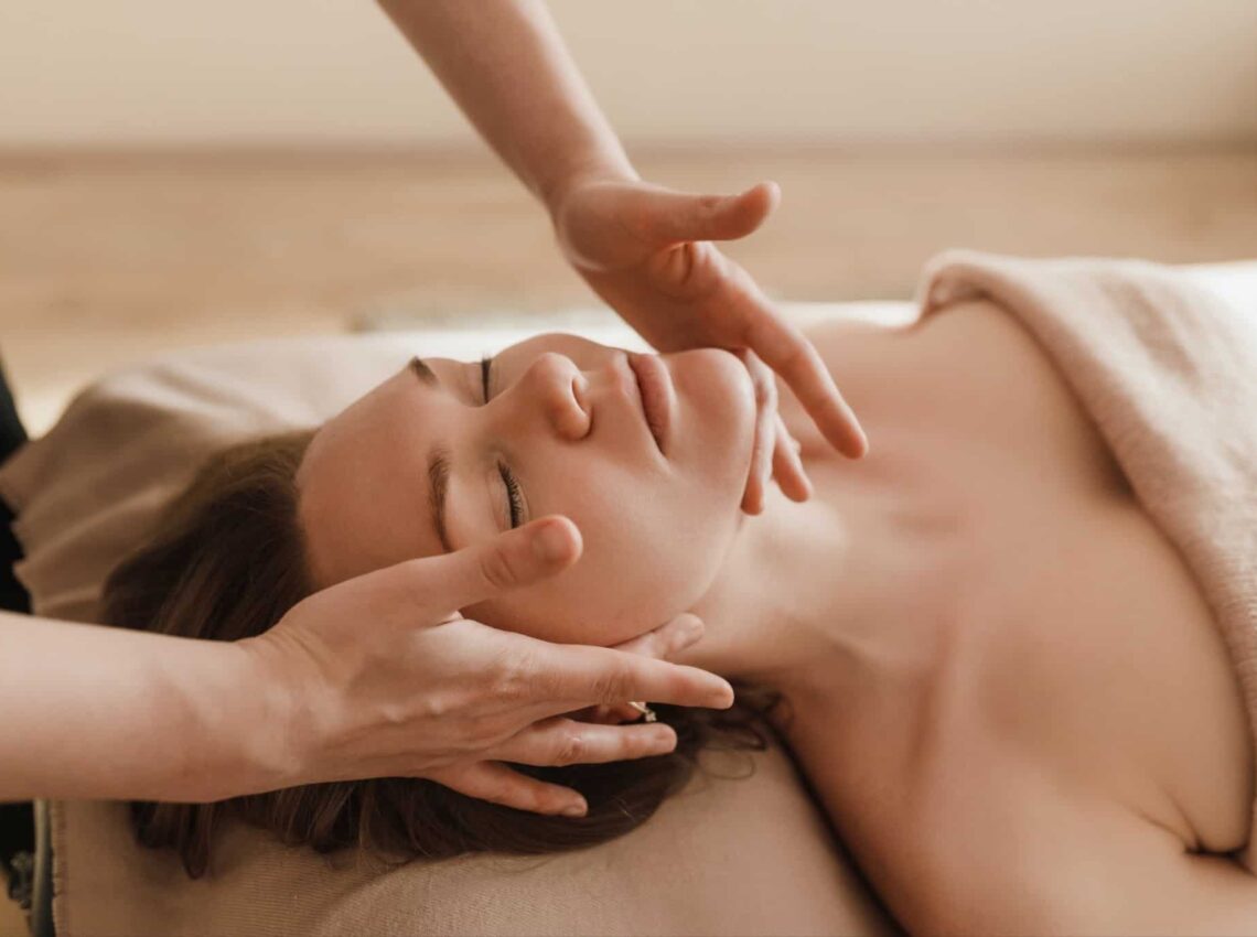 10 Benefits of Lymphatic Facial Massage